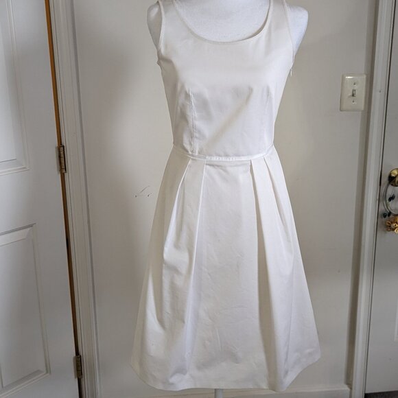 Elie Tahari Beautiful White Sleeveless Dress- NWT Size 2 - Picture 1 of 15